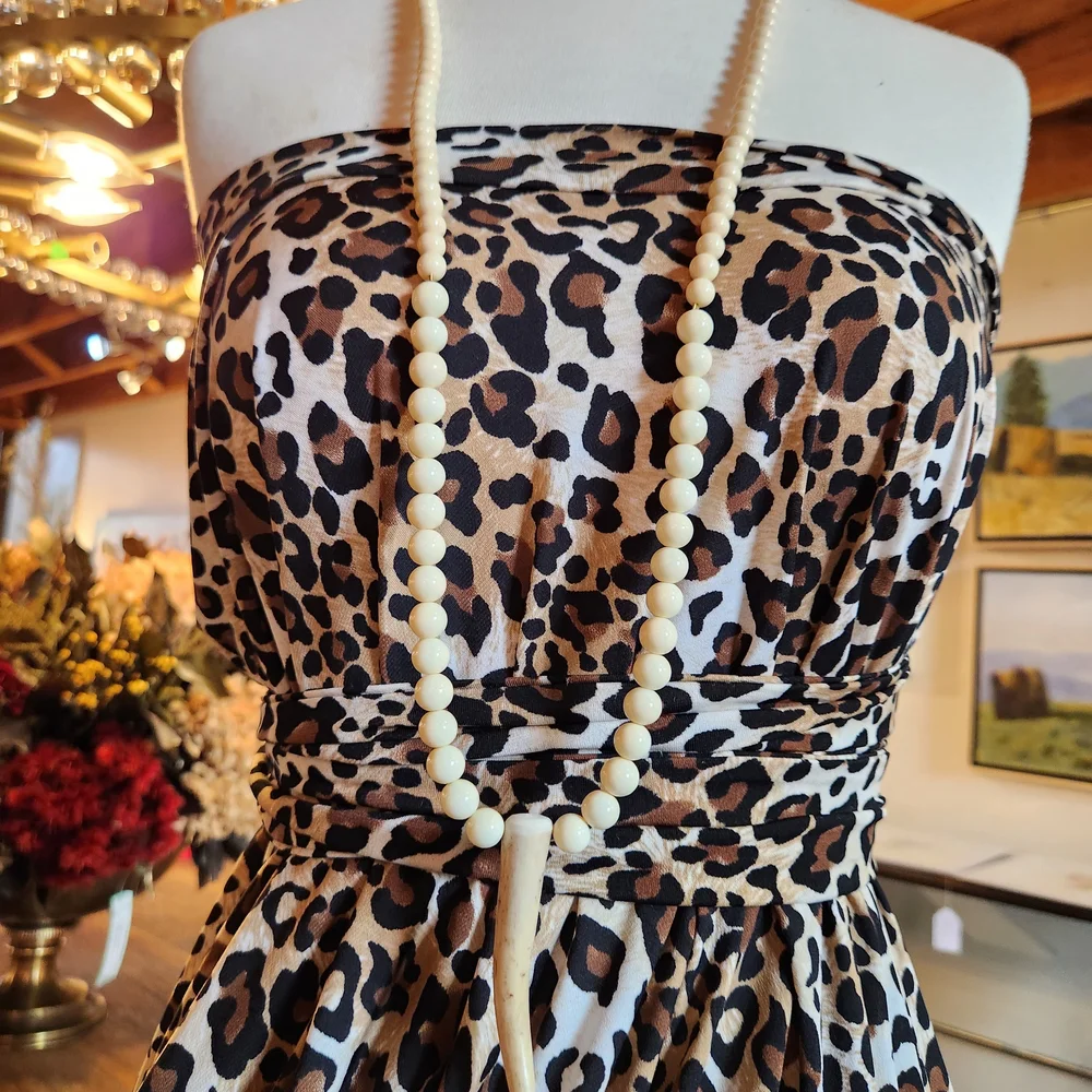 Beige & Black Beaded Necklace - Picture 4 of 15
